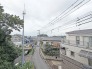 車通りの少ない閑静な住宅地、のびのびした子育てに適します。
