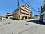 武里駅徒歩７分の近さ。 忙しい朝が助かる立地、 暮らしにゆとりが生まれます。
