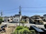 幹線道路から１本入った現地は、想像以上に静かに感じられます。
