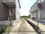 マイカースペースを１台分確保。現地で車幅と共にご確認ください。
