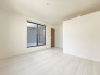 住宅街の２階南向きのお部屋です。日当たりはご覧のとおり。
