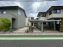 車通りの少ない閑静な住宅地、のびのびした子育てに適します。
