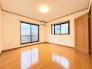 さすがの南向き角部屋の日当たりです。窓を開けると風通しも良好。
