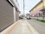 セカンドカーにも便利、駐車２台可の敷地。
