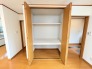 何かとものがあふれやすいリビングに、ちょっと一工夫。うれしい収納空間。

