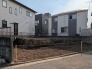 車通りの少ない閑静な住宅地、のびのびした子育てに適します。
