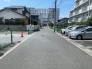 あたり幹線道路から一本入った現地は、とても静かな環境です。
