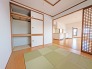 リビングと一体のように使える和室。キッチンからもよく見えます。
