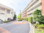 幹線道路から１本入った現地は、想像以上に静かに感じられます。
