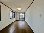 住宅街の２階南向きのお部屋です。日当たりはご覧のとおり。

