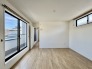 住宅街の２階南向きのお部屋です。日当たりはご覧のとおり。
