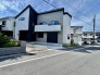 車通りの少ない閑静な住宅地、のびのびした子育てに適します。
