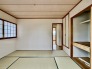 たっぷりの陽光と、心地よい風が舞い込みます。
