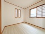 たっぷりの陽光と、心地よい風が舞い込みます。
