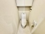 お掃除らくらく。便座脇の操作盤をなくした、リモコンタイプのお手洗い。
