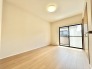 住宅街の２階南向きのお部屋です。日当たりはご覧のとおり。
