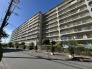 幹線道路から１本入った現地は、想像以上に静かに感じられます。

