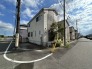 幹線道路から１本入った現地は、想像以上に静かに感じられます。
