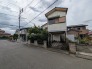 駐車が苦手な方にも嬉しい、前面６ｍ道路に面した住まい。
