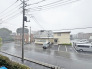 前面の住まいとの距離感があるから、圧迫感を感じません。
