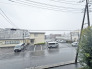前面の住まいとの距離感があるから、圧迫感を感じません。
