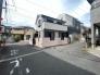 車通りの少ない閑静な住宅地、のびのびした子育てに適します。
