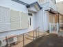 玄関まで手摺りが設置されています。