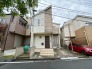 車通りの少ない閑静な住宅地、のびのびした子育てに適します。
