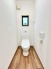 新しくお住まいになる方のことを考えて、トイレも新品に交換しました。
