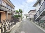 前面道路は整備され、小さなお子様にも安心です。
