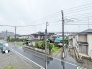 前面の住まいとの距離感があるから、圧迫感を感じません。
