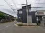 角地につき、開放感に恵まれる住居がここに。
