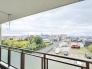 住宅街の中の一戸建て、あたりはほとんど住宅です。
