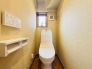 新しくお住まいになる方のことを考えて、トイレも新品に交換しました。

