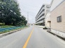 前面道路は歩道も整備され、小さなお子様にも安心です。
