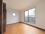 ２Ｆ洋室。たっぷりの陽光と、心地よい風が舞い込みます。
