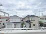 車通りの少ない閑静な住宅地、のびのびした子育てに適します。
