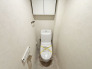 新しくお住まいになる方のことを考えて、トイレも新品に交換しました。
