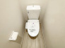 注目度の高いお手洗い。ちゃんとウォシュレット機能ついてます。
