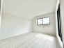 住宅街の２階南向きのお部屋です。日当たりはご覧のとおり。
