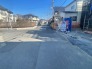 駐車が苦手な方にも嬉しい、前面約６ｍ道路に面した住まい。
