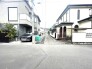 幹線道路から１本入った現地は、想像以上に静かに感じられます。
