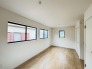 将来的には間仕切りして２部屋に変更可能な洋間。成長に合わせた間取り変更が可能なタイプ。
