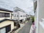 車の通りも少ない閑静な住宅地。子育てにも、第二の人生にも。
