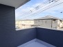 前面の住まいとの距離感があるから、圧迫感を感じません。
