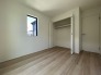 今からここを誰のお部屋にしようか、そんな洋室です。
