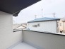 前面の住まいとの距離感があるから、圧迫感を感じません。
