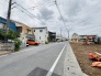 前面道路は歩道も整備され、小さなお子様にも安心です。
