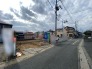 車通りの少ない閑静な住宅地、のびのびした子育てに適します。
