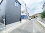 幹線道路から１本入った現地は、想像以上に静かに感じられます。
